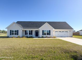 509 E Black Water Ln, Maysville, NC 28555