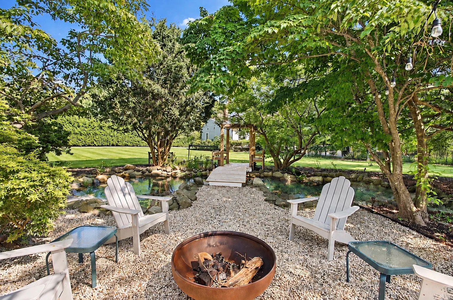 Private Retreat in Southampton with all the modern amenities!! — Photo 4