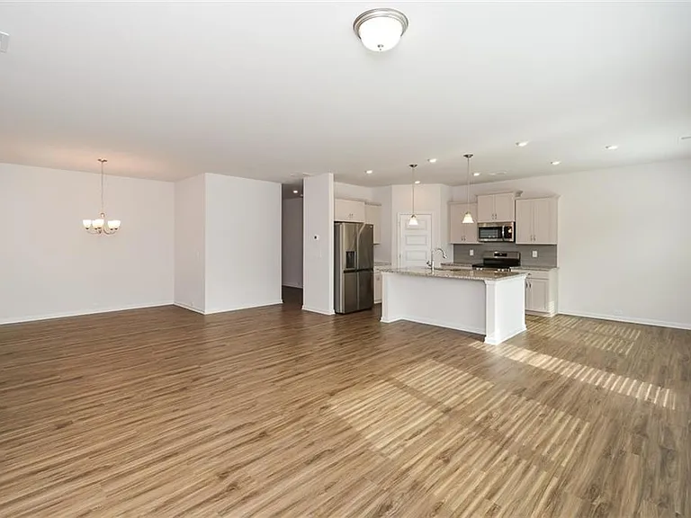 350 Cranston Dr — Photo 21