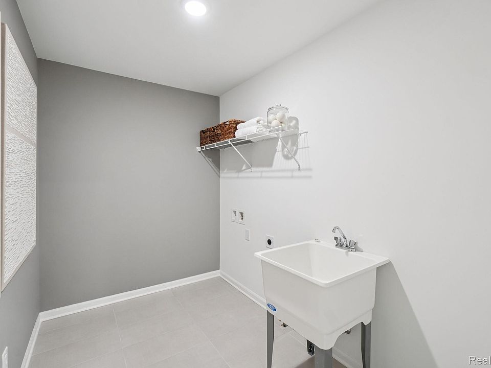 332 Lantana Dr, photo 10