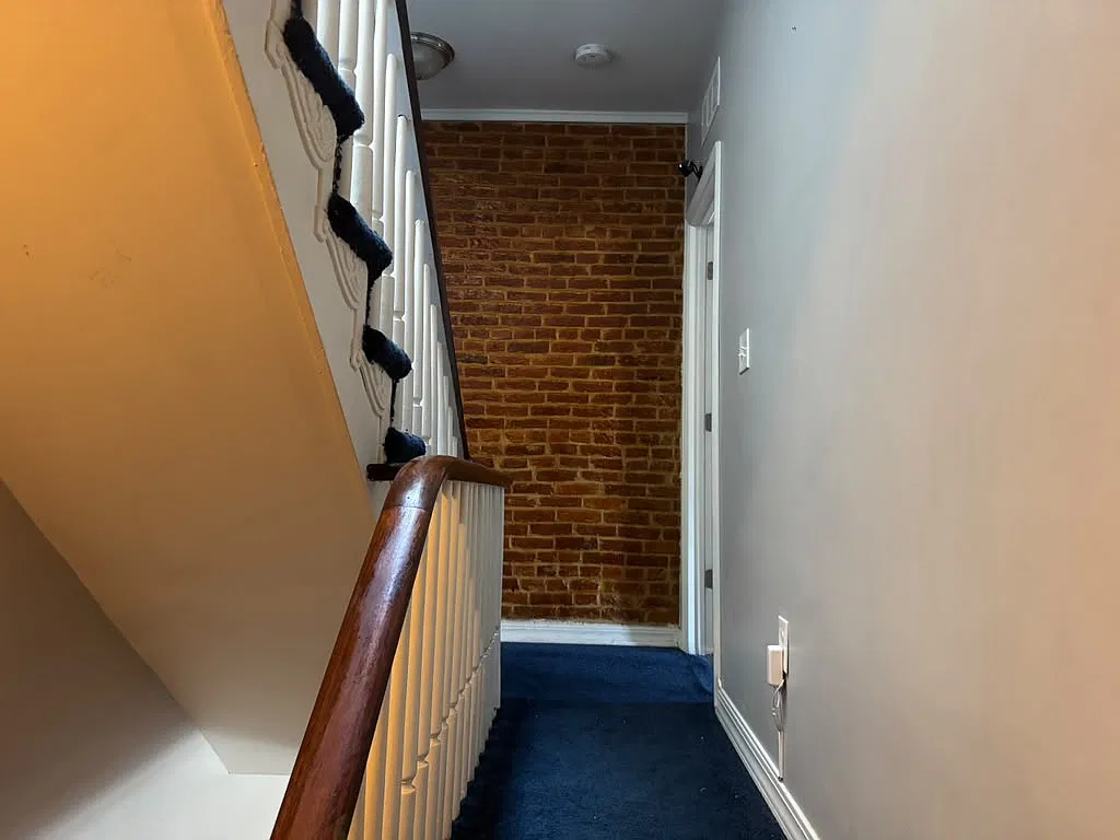 4 bed, 2200 sqft, $1,000 — Photo 2