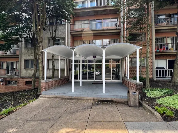 5801 Quantrell Ave APT 406, Alexandria, VA 22312