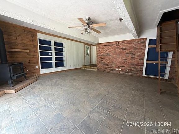 3rd image of 3003 Mary Dr