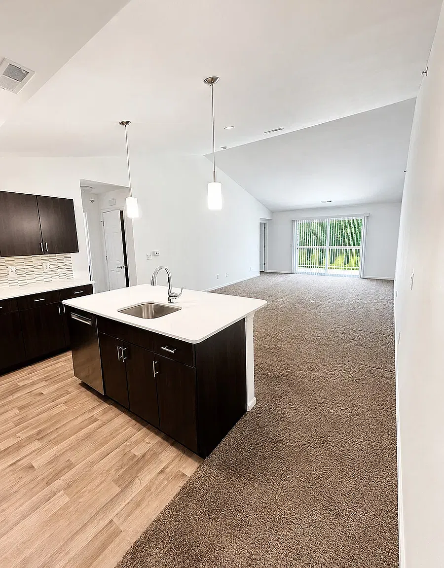 3 bed, 1689 sqft, $2,595 — Photo 3