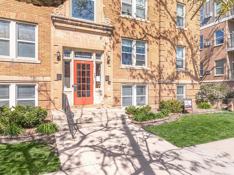 Raymond Apartments — Photo 6