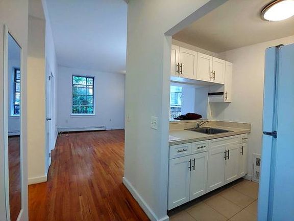 2nd image of 132 W 112th St APT 3F