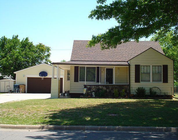 1st image of 411 W 25th Ave