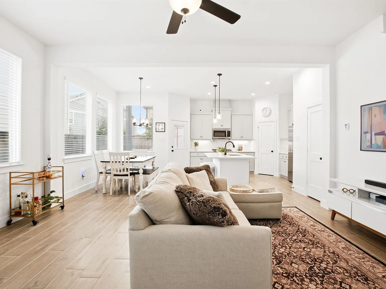 3 bed, 2.5 bath, 1824 sqft, $2,890 — Photo 3