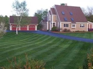 943 Lakeview Dr, China, ME 04358