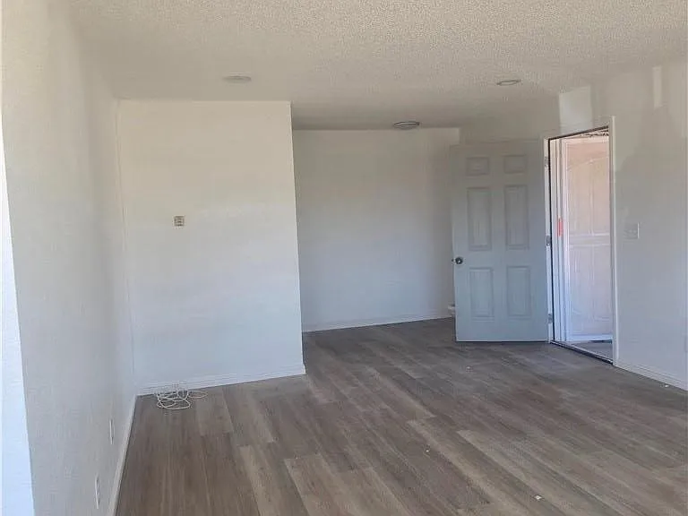 11742 Jacaranda Ave — Photo 6