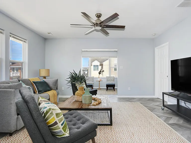 102 N Baltimore Ave #B — Photo 6