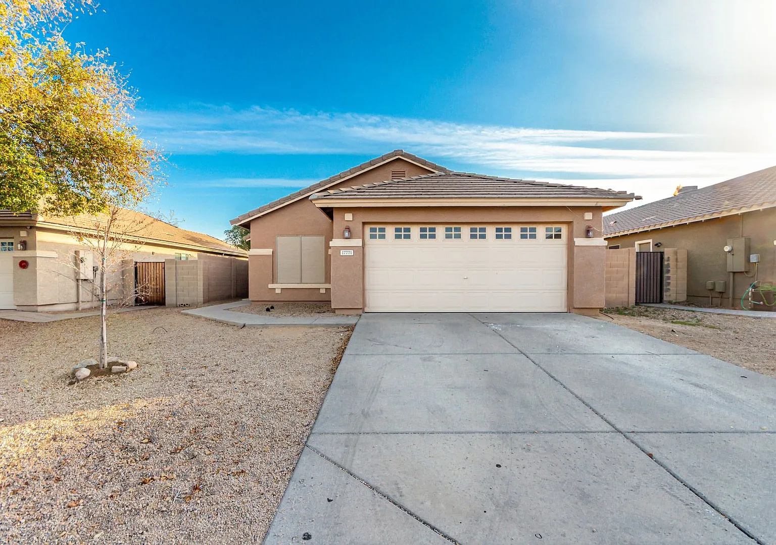 4 bedroom home in Surprise!! — Photo 1