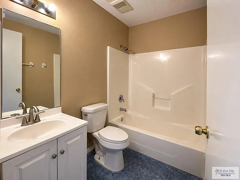 5111 Jovan Cir — Photo 7
