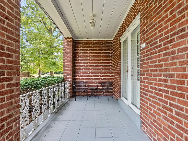 1512 Fontaine Rd — Photo 3