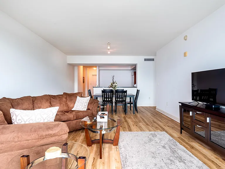 3001 Oasis Grand Blvd — Photo 2