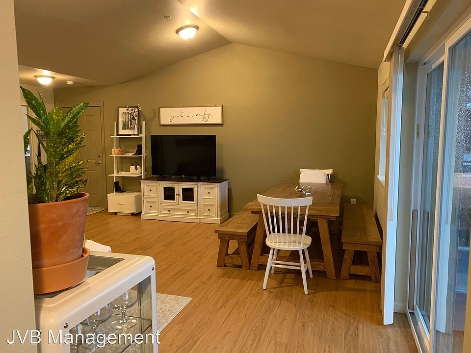 2nd image of 2031 5th St APT 103