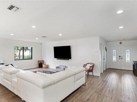 4th image of 9435 NW 46th St