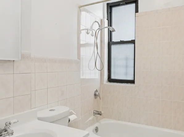 3692 Broadway image 5 of 5