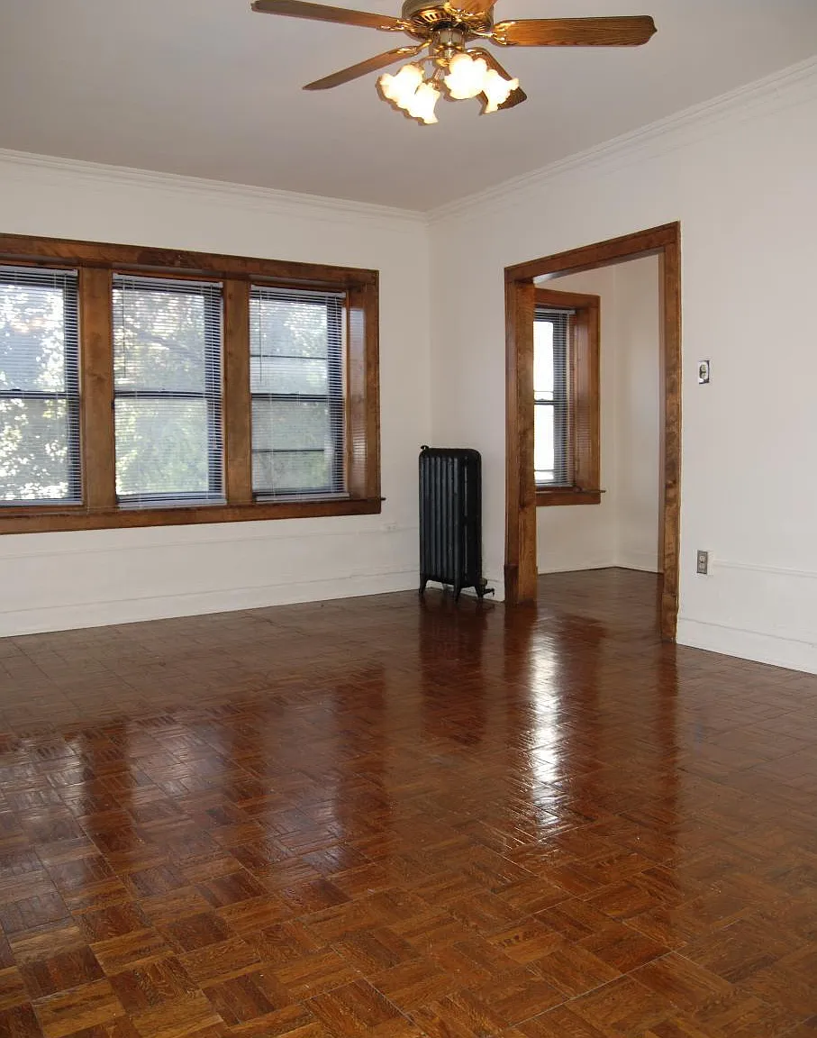 553 West Oakdale Avenue — Photo 4