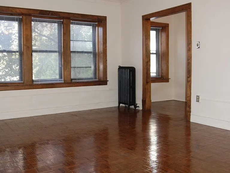 553 West Oakdale Avenue — Photo 4