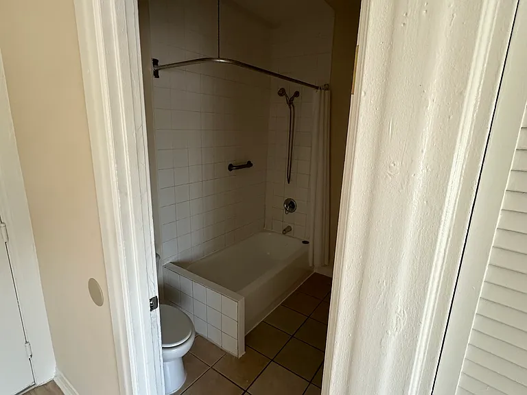 3846 S Grand Ave #18 — Photo 6