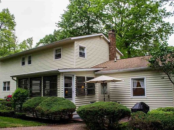 4th image of 20 Brookline Dr