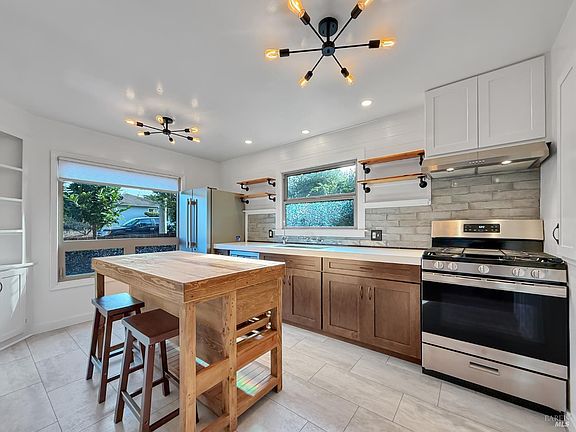 5th image of 1021 Cedar Street