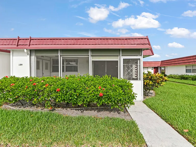 209 Waterford Cir #I — Photo 27