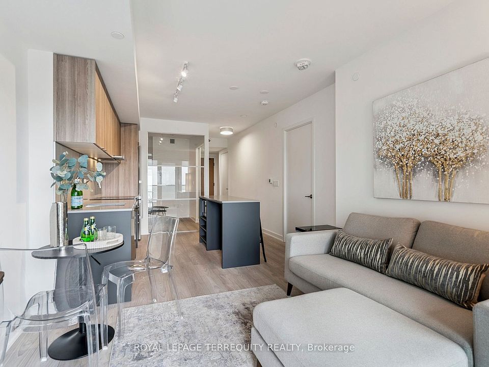 1st image of 8 Tippett Rd #809
