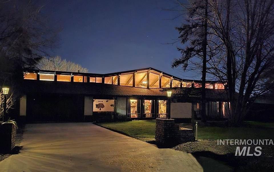 1st image of 2424 Sunset View Ct