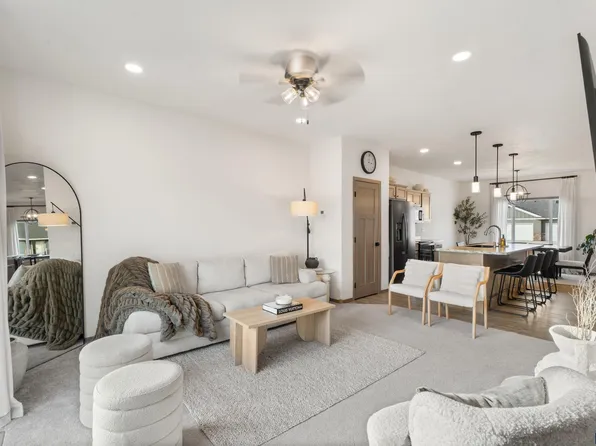 719 Prairieside Trl, Harrisburg, SD 57032