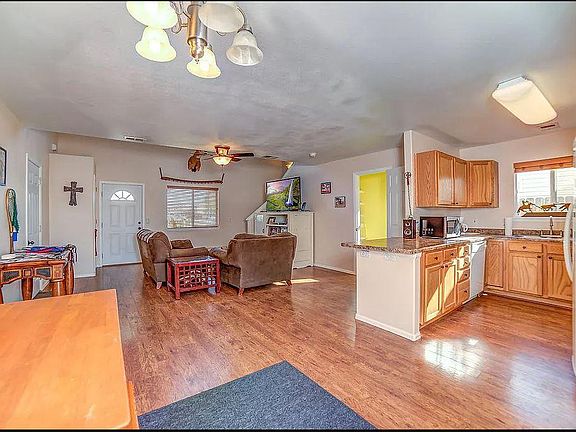 2nd image of 387 1/2 Summer Glen Dr