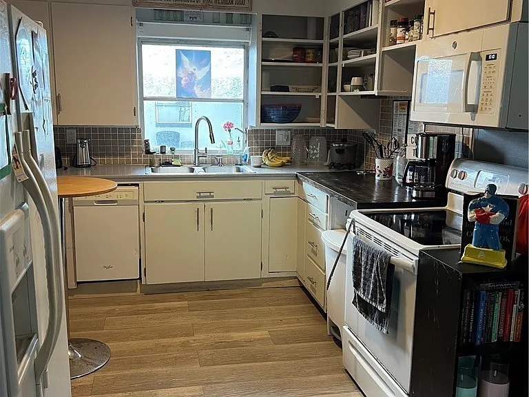 1802 Marilyn Dr — Photo 4