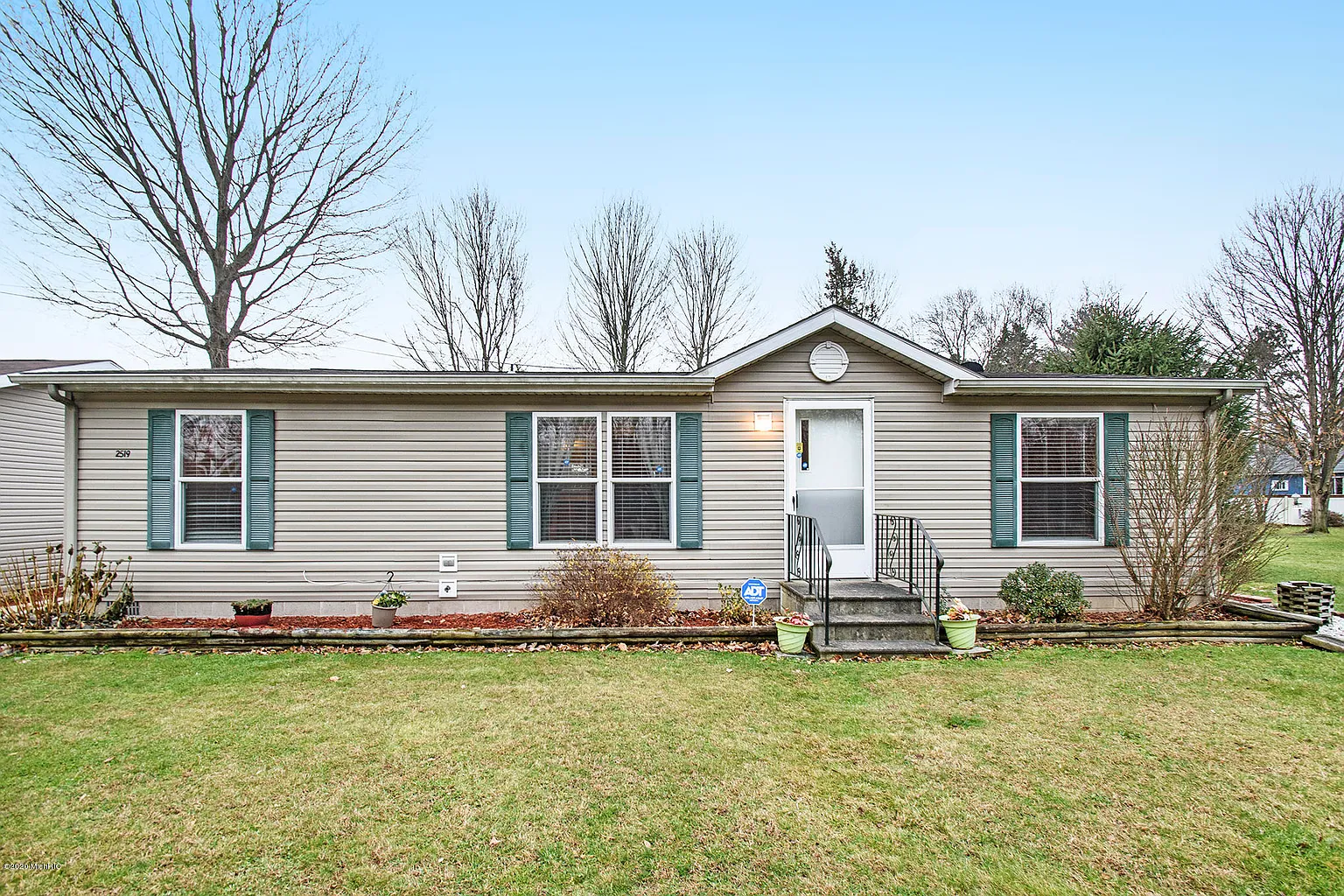 2519 Bluff St photo 1
