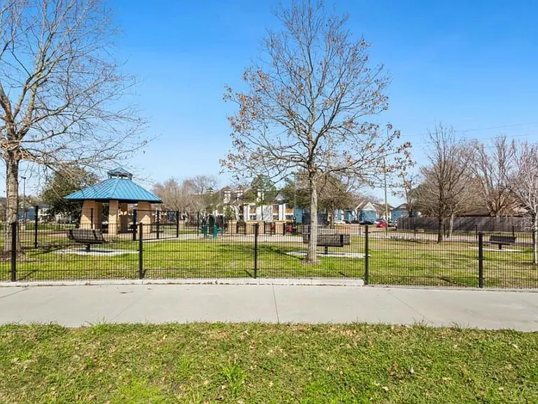 11623 Waldemar Dr — Photo 21