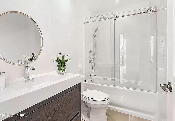 5th image of 350 E 72nd St APT 11B