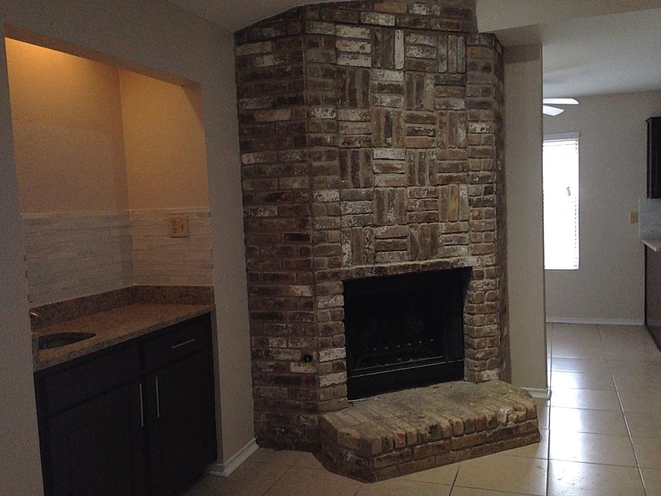 1st image of 2316 Woodglen Dr