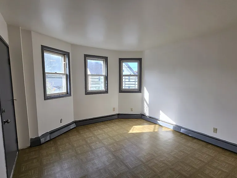 168 Winnikee Ave #3 — Photo 4