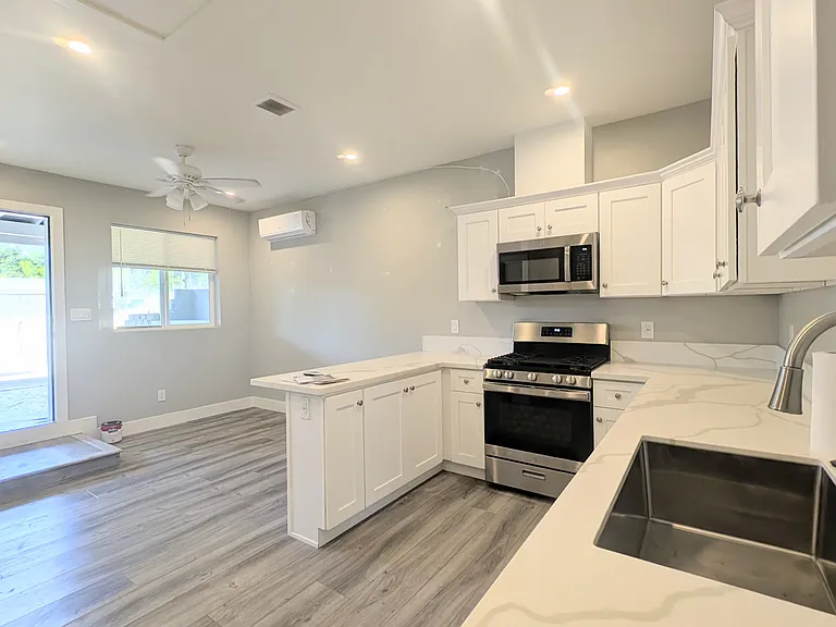 934 E 7th Ave #1 — Photo 10