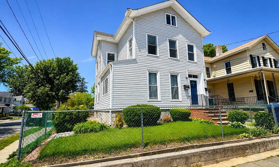 1st image of 129 Union St