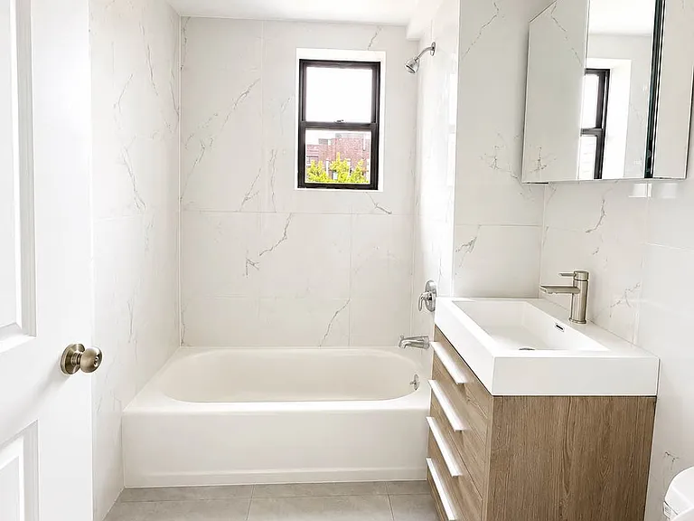 1705 E 17th St #4 — Photo 7