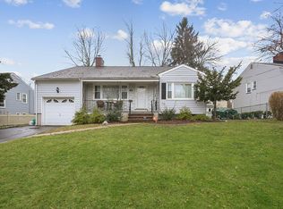 56 Nomahegan Ct, Cranford, NJ 07016