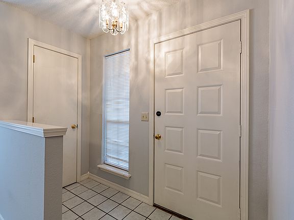 4th image of 901 W Linden St