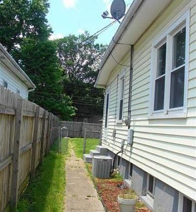 2nd image of 806 Malvern St