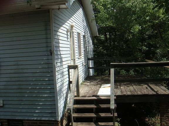 3rd image of 261 Georges Creek Dr