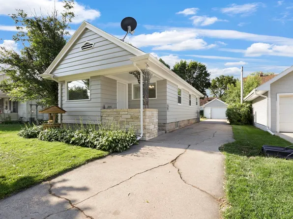 215 E Spring St, Appleton, WI 54911