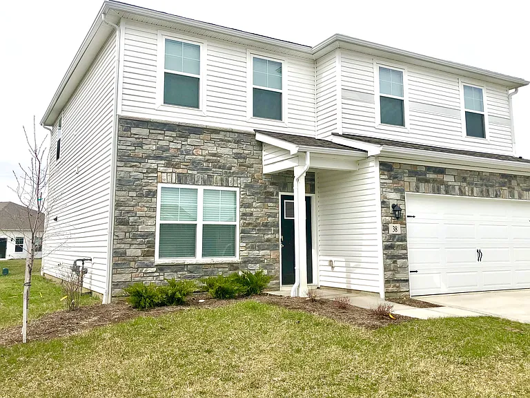 38 Sunbeam Ct — Photo 1