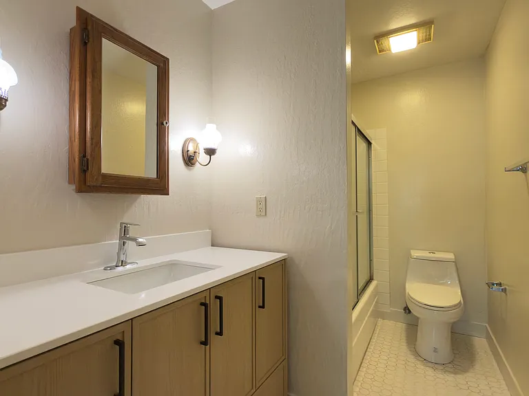 421 Perkins St #104 — Photo 8