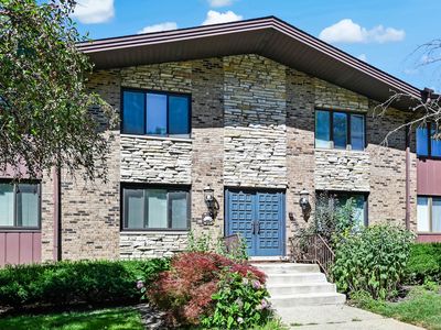 1640 Royal Oak Rd APT 4, Darien, IL, 60561