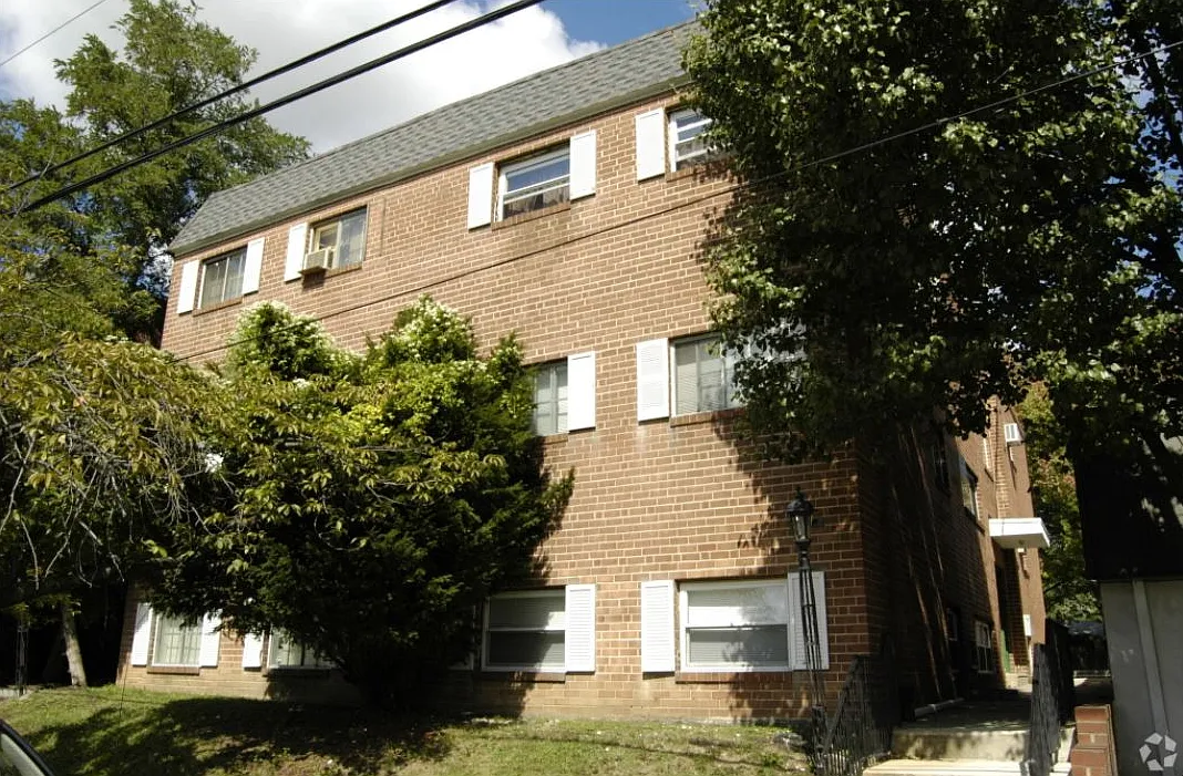 711-717 E Main St — Photo 3